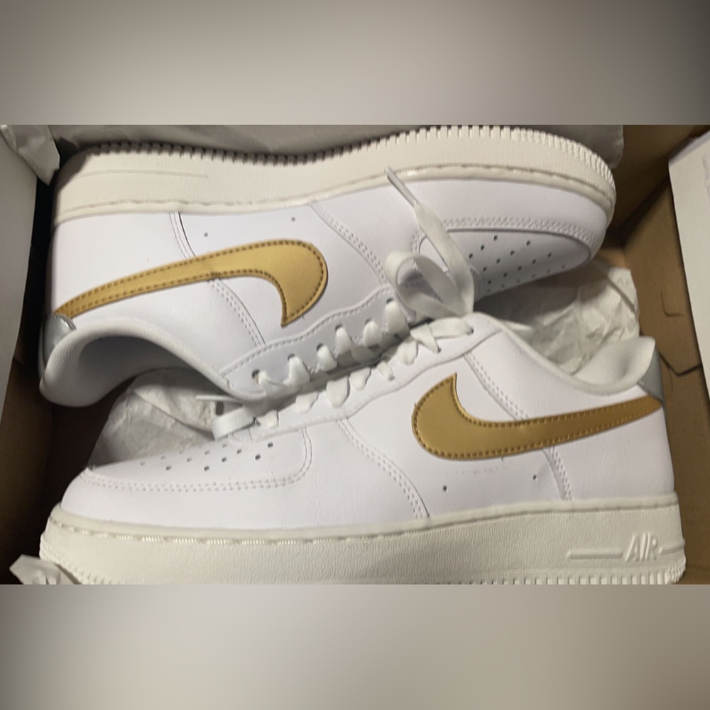 Woman’s Air Force 1